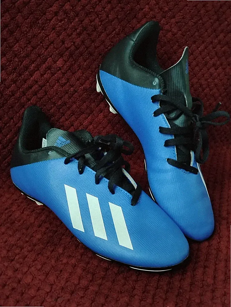 Adidias Soccer Cleats, Boy's Size 4, Blue, Black, and White, 124117039 (CB)