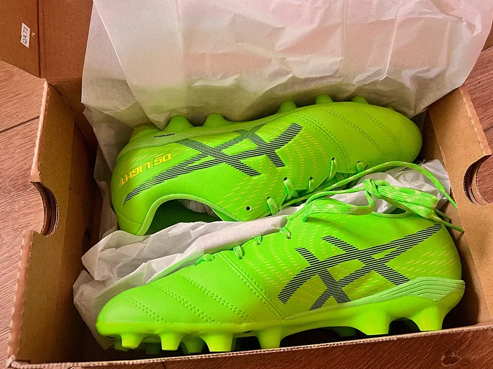 ASICS DS LIGHT JR GS 1104A054 Youth Soccer Shoes Cleats Green 5.5