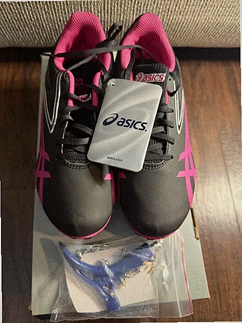 Asics Girl track cleats sz. 5H