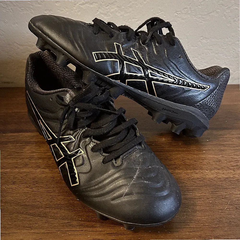 ASICS Ultrezza Soccer Cleats Shoes Black/Gold Sz 4.5 US /37 EU