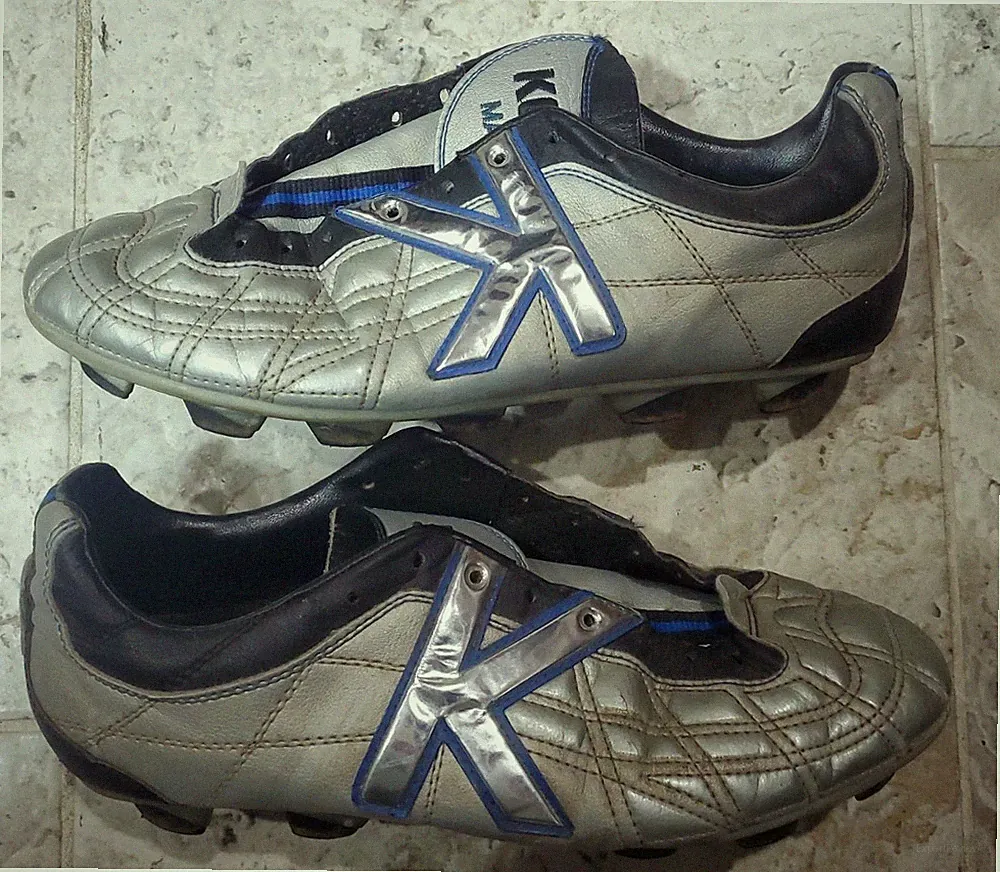 AWESOME VINTAGE KELME MAJESTAD TRX SILVER SOCCER CLEATS MEN'S SIZE US8.5 SWEET!!