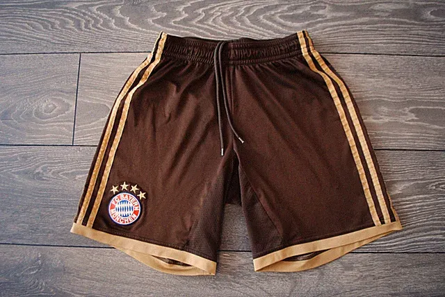 BAYERN MUNICH 2014/15 AWAY FOOTBALL SOCCER SHORTS ADIDAS Z25696 OKTOBERFEST S