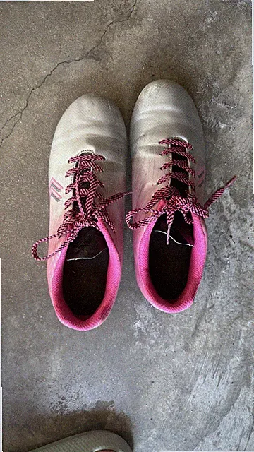 Big Girl Size 5 Soccer Cleats