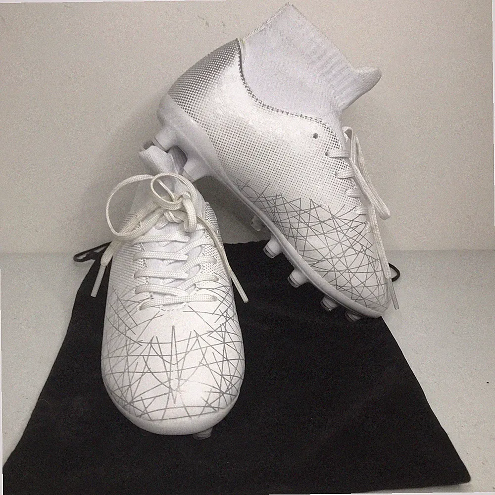 Binbinniao Kids Soccer Cleats Boys, White Kids Size US 11.5 Eu 29