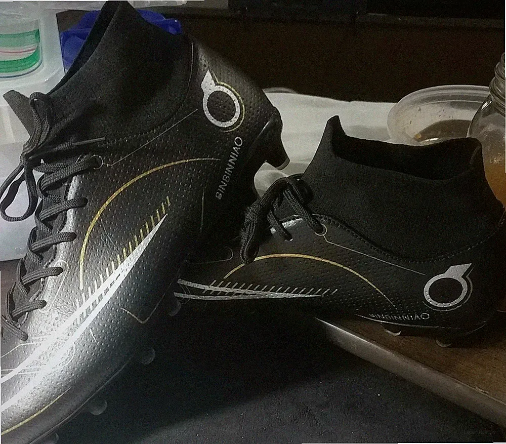 BINBINNIAO Outdoor/Indoor Soccer Cleats-unused-Men's size 12/12.5 (EUR 43)