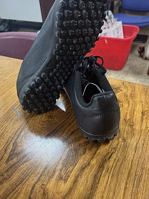 black Adidas X Crazyfast.4 turf soccer cleats 6.5