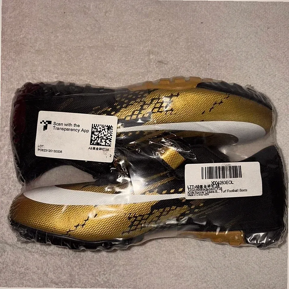 Black/Gold Kids Turf Soccer Cleats – EU 38 / US 6 Men / US 7.5 Women Brand New