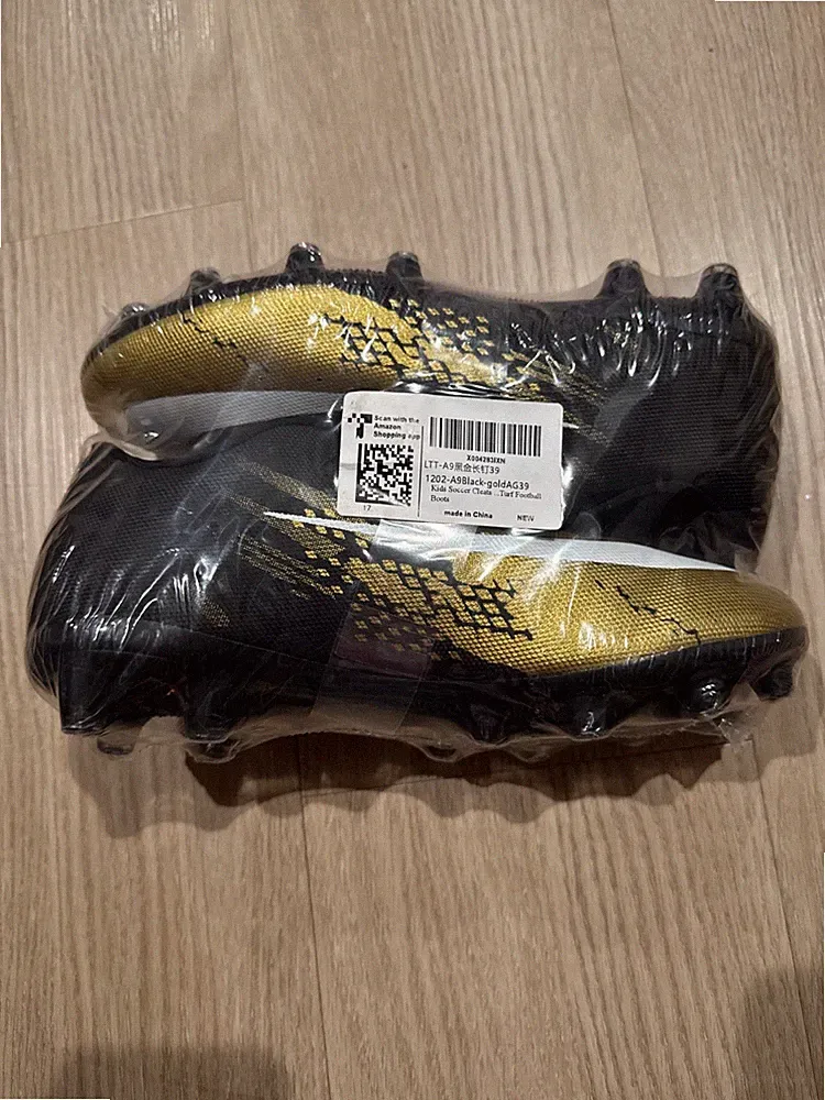 Black/Gold Kids Turf Soccer Cleats – EU 39 / US 6 Men / US 7.5 Women-unisex