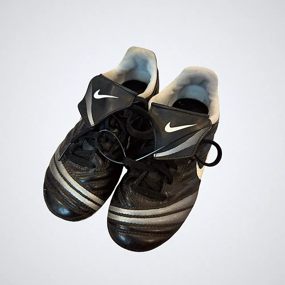 black white Nike Jr Premier FGR youth soccer cleats silver size 12.5 c girl boys