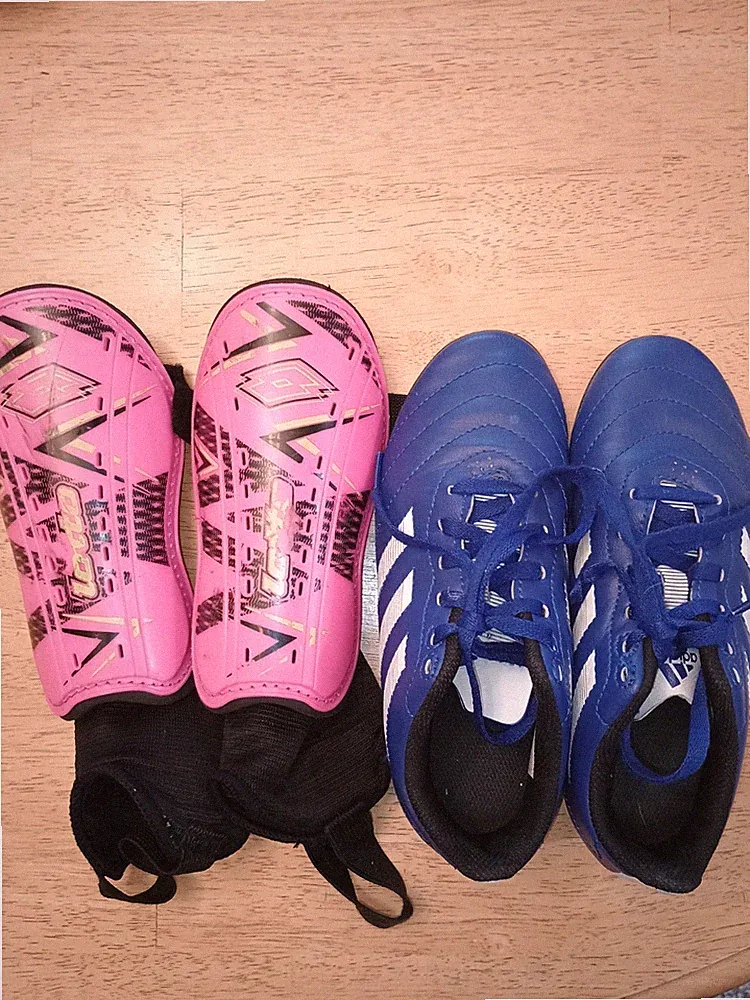 Blue Adidas Girls Soccer Cleats Size 2 with Pink Lotto Forza 5 Sz L Shin Guards