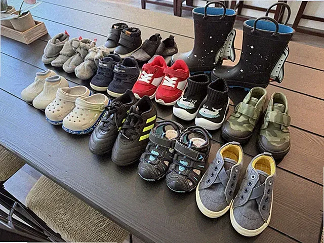 Box Of Kids Shoes! 14 Pairs New Born Baby Boy Girl Sandals Soccer Cleats Adidas￼
