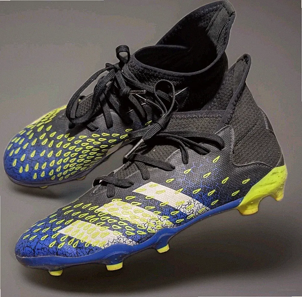 Boys Adidas Predator Soccer Cleats Size 6 Great Condition Super lightweight