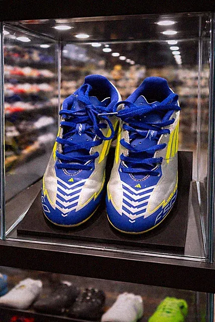 Boys Kids Size 2 F50 Club FG MG J Messi Soccer Cleats
