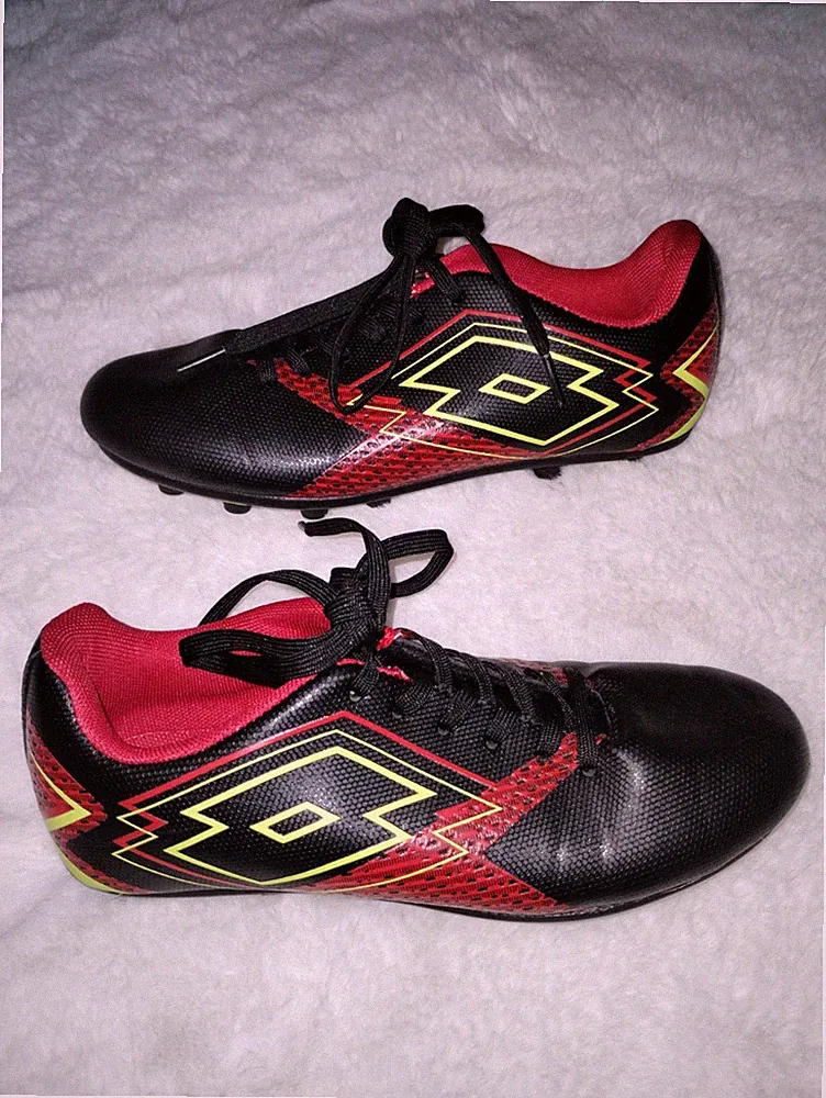 BOYS' LOTTO BIG KID FORZA ELITE 3 SOCCER CLEATS Size 4 NWOT