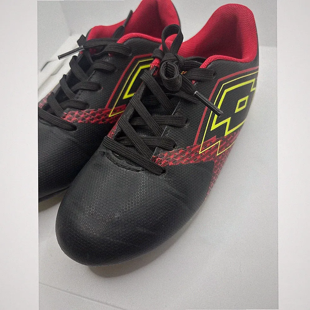 Boys Lotto Forza Red and Black Soccer Cleats Size 2