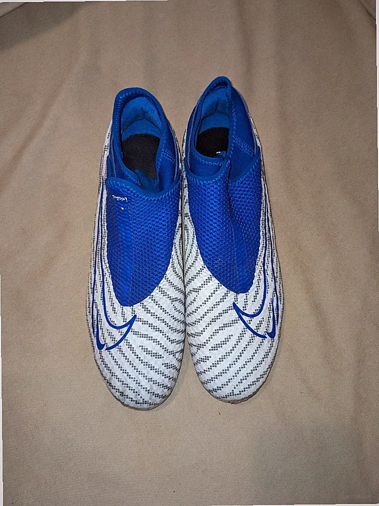 Boys Rui Costa Soccer Cleats rare , 8.5