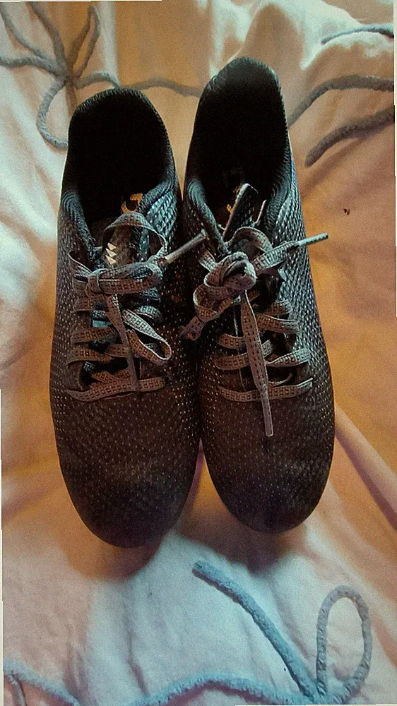 Boys size 3.5 soccer cleats