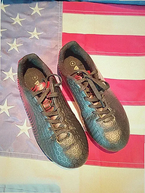 Boys Size 4 Vizari Soccer Cleats