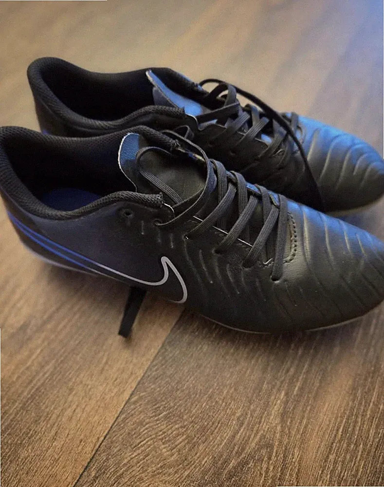 Boys Soccer Cleats Size 7