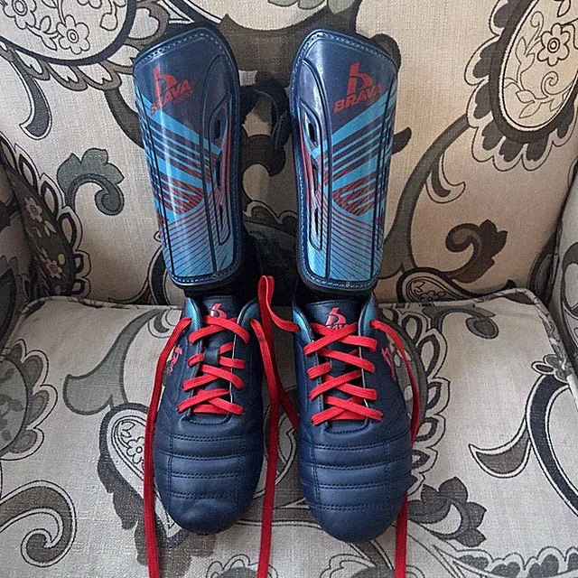 Boys Soccer Shoe Size 6 Brava + brava shin guard