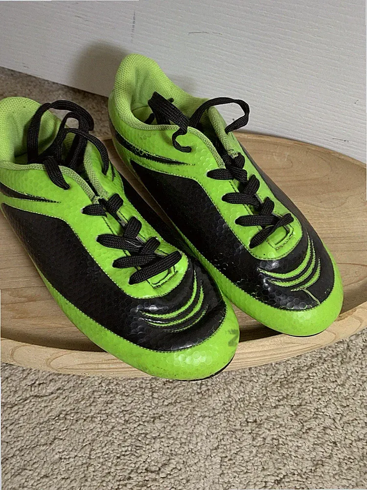 Boys Vizari Soccer Cleats Size 13.5C Neon Green Black Youth Cleats Shoes
