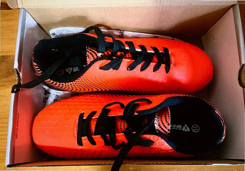 Boys youth orange and black soccer cleats size 5.5 NEW in box