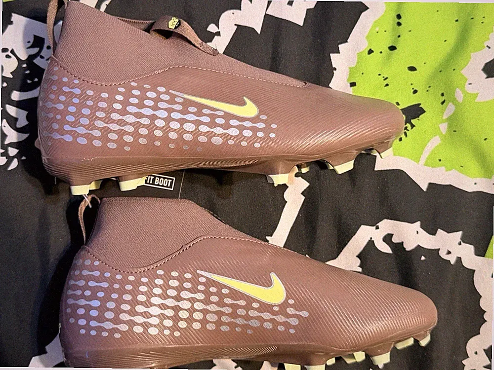 Brand New Kidss Nike Mercurial Superfly Kids' Soccer Shoes New Size HF3417-200