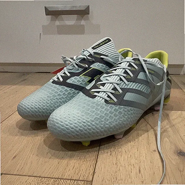 Brand new Lotto Maestro 100 V FG Soccer Cleats
