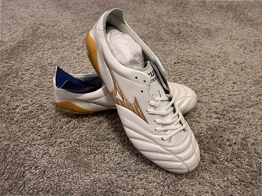 Brand new Mizuno Morelia Neo IV Elite FG cleats, US 7.5, box included.