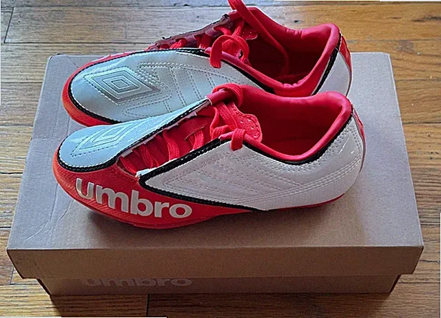 BRAND NEW Umbro Youth Swerve II-J HGR Soccer Cleats Red White Silver Size US 2