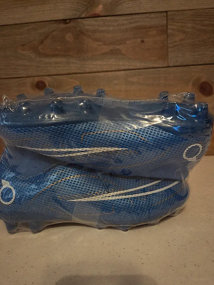 BRAND NEW YOUTH BIG KIDS boys SIZE 5 Blue Soccer Cleats