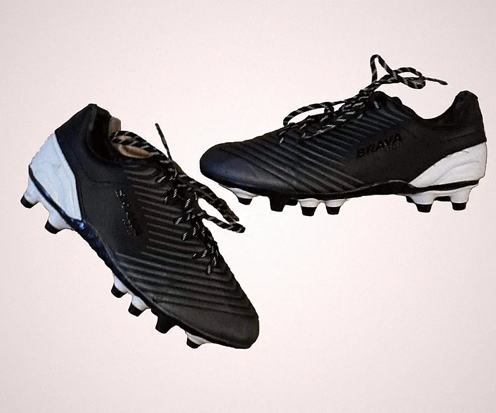 Brava Black Soccer Cleats - Size Youth 3.5 - Good Studs For Traction & Speed