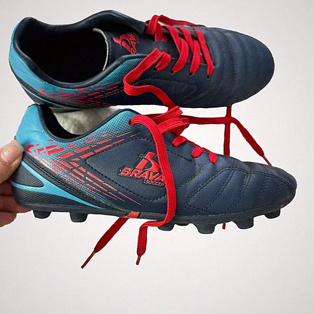 *Brava Boys Size 4.5 Soccer Cleats Outdoor Play Football Excellent Condition*