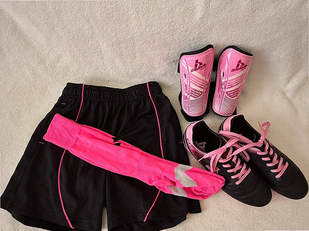 Brava Girls Soccer Cleats Black/Pink Lace-Up US Size 4D Shin Guards/Socks/Shorts