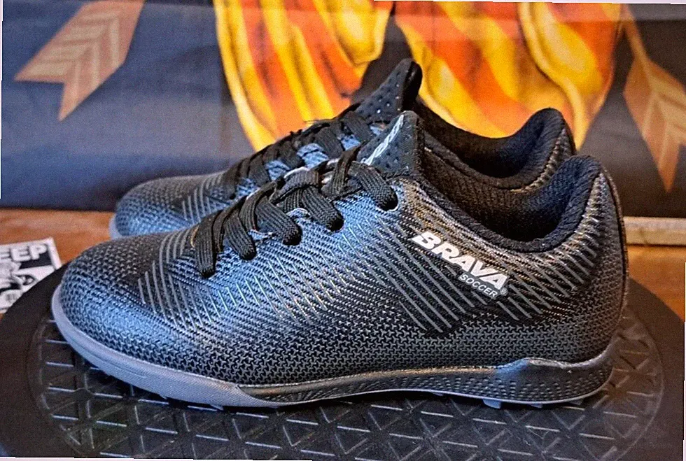 BRAVA Indoor Soccer Cleats Size Toddler 10 D Black Athletic Soccer Shoes Youth