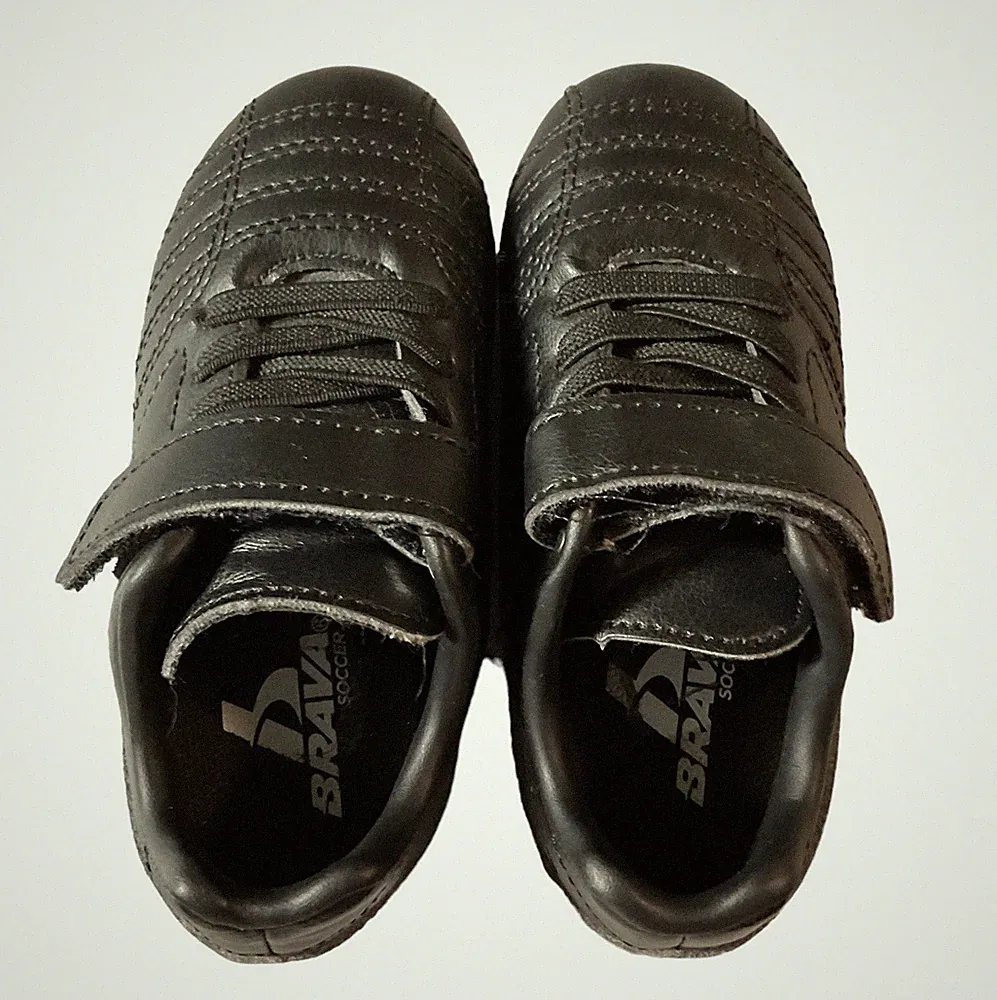 BRAVA soccer cleats
