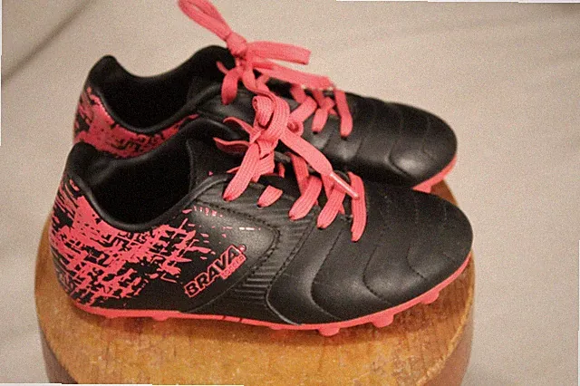 Brava Soccer Cleats Girls Pink/Black Size 12D YOUTH