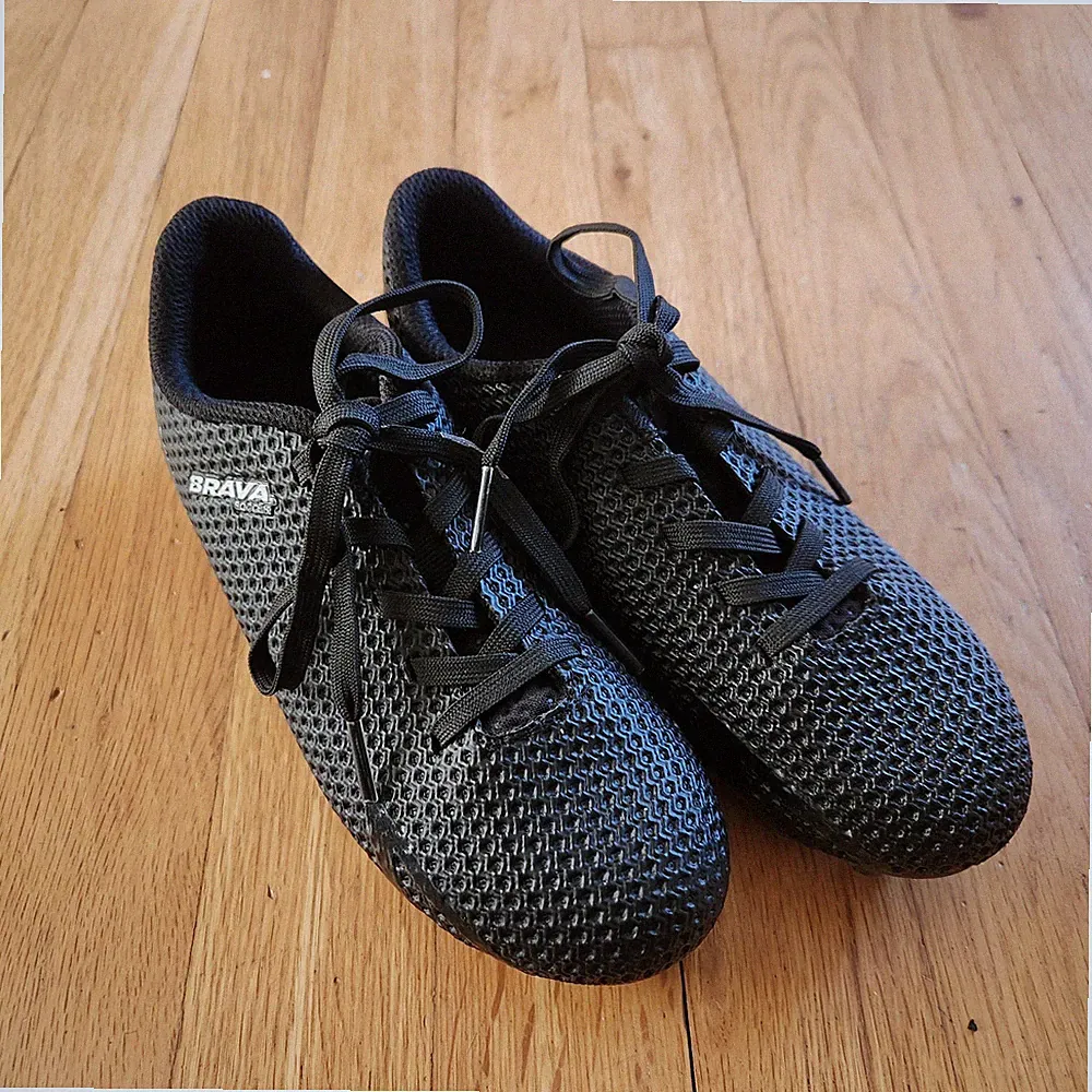 Brava Soccer Cleats Shoes: Little Kids Size 10, Black, Lace Up, Tie Closure