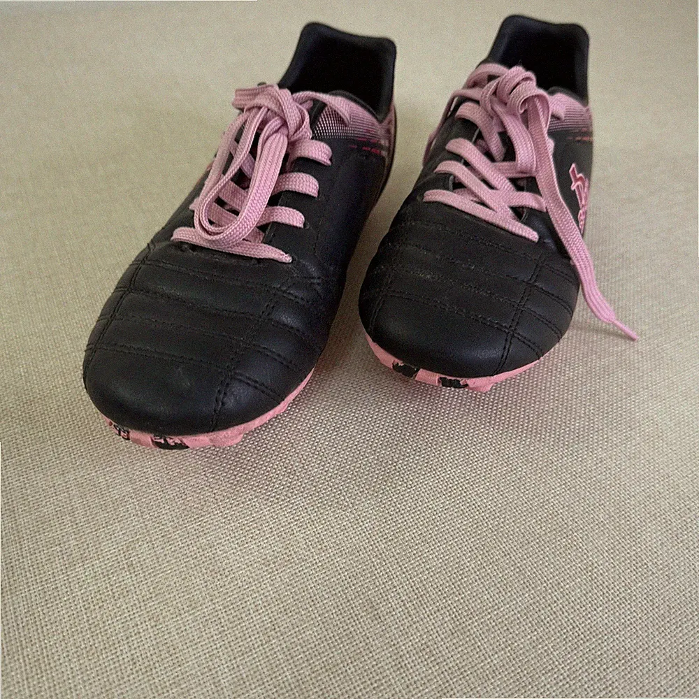 Brava Soccer Girls Cleats Black Pink Athletic Shoes Size 3.5D