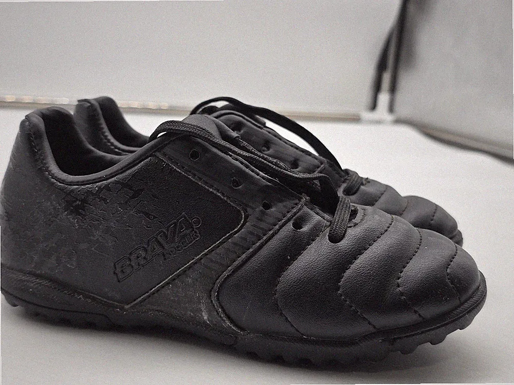 Brava Soccer Shoes Boys Size 11 Black Soccer Cleats Turf Damaged Stains Sneakers