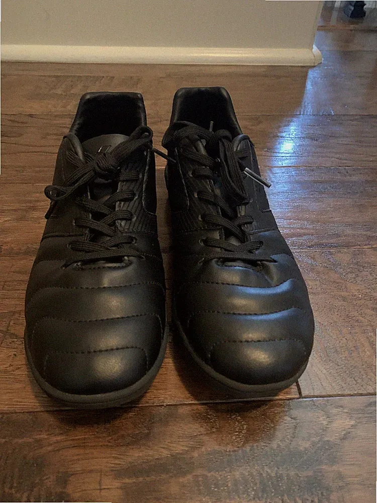 Brava Soccer Shoes Cleats Race Turf II Black Sz 5.5 Youth Soccer