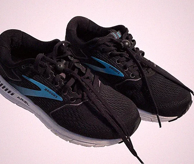 Brooks Ariel 20 Women’s Size 8W Black Blue Running Sneakers Walking Shoe Casual