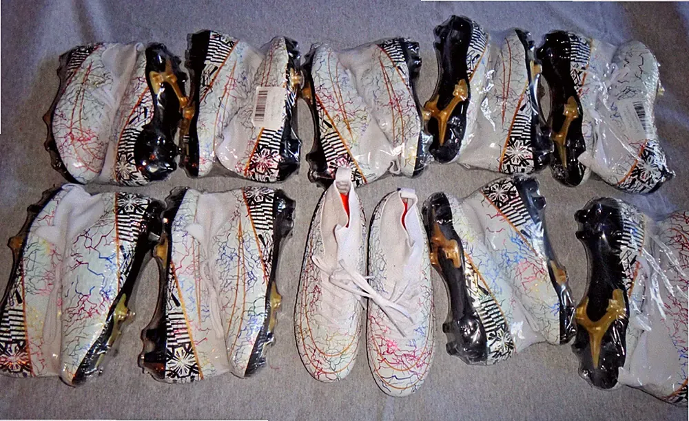 BULK LOT OF Kids Boys /Girls SOCCER CLEATS SHOES LOT OF 10 WHITE/MULTI #002 NEW
