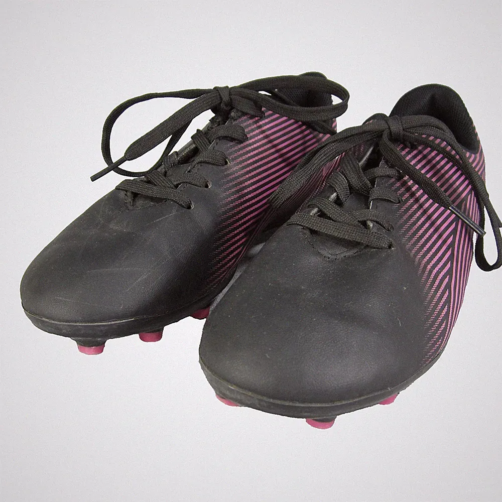 Charly Grasshopper Soccer Cleats Youth 2 Black Pink Lace Up Low Top Firm Ground