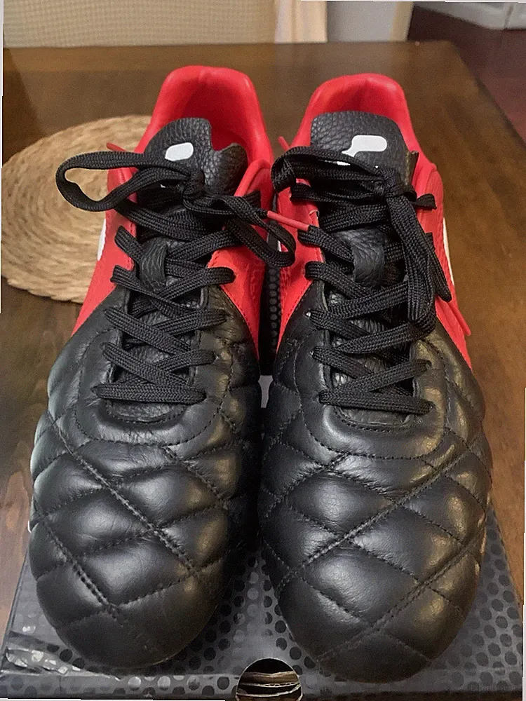 Charly Legendario 2.0 LT Leather Soccer Cleats Size 11 US Preowed