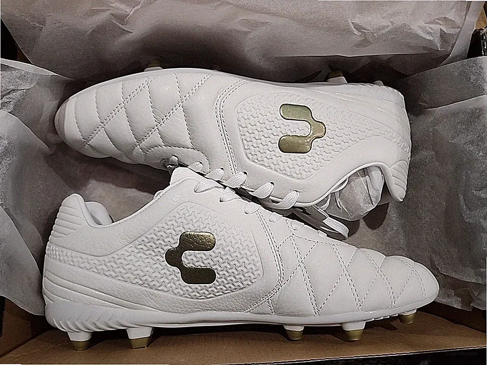 Charly Legendario 2.0 LT Men's Soccer Cleats White Cow Leather Size 9.5 US NIB