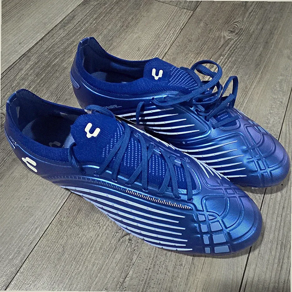 CHARLY Men's Blue Lace-Up Low Top Soccer Cleats,Size 9.5,New, Plastic NEW