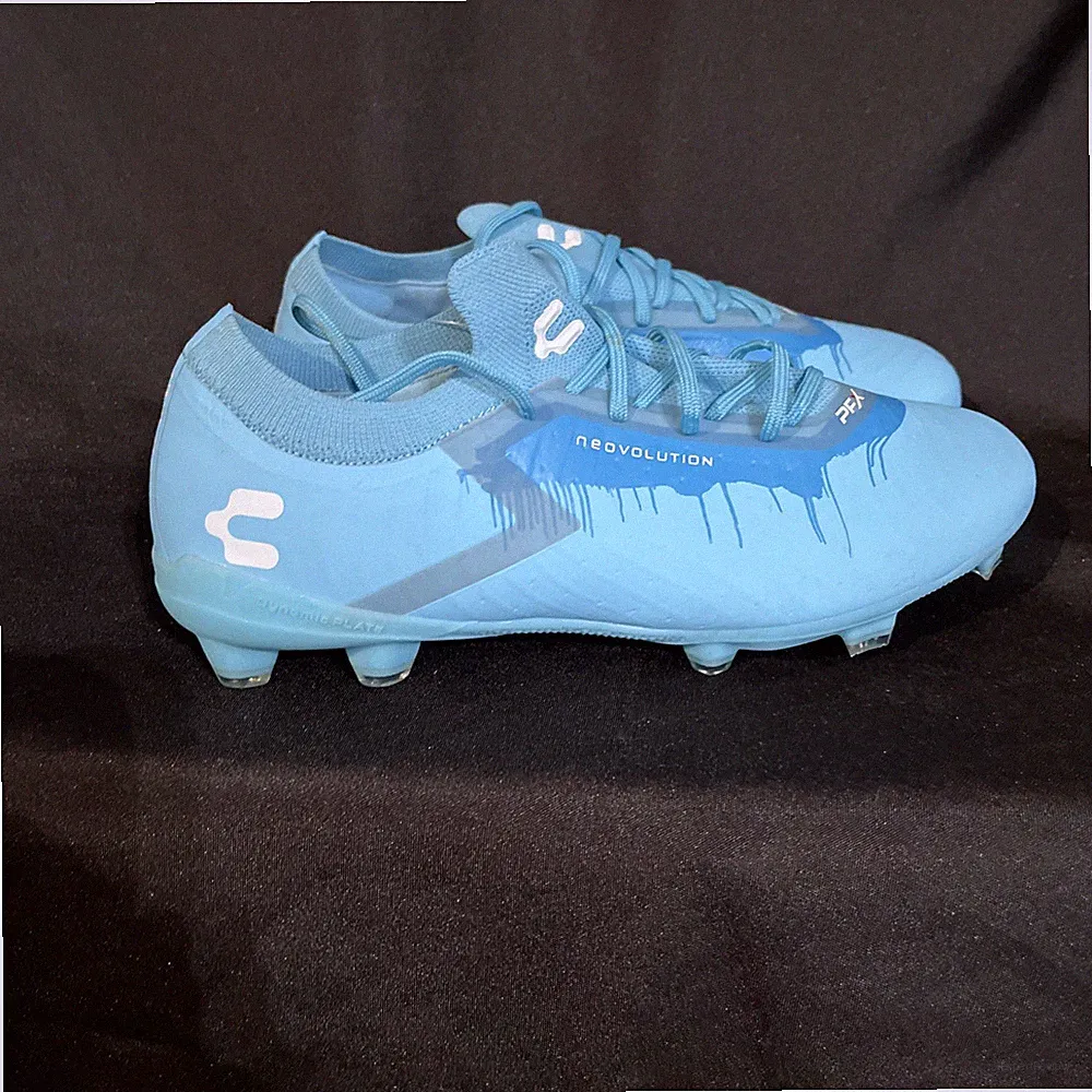 Charly PFX Neovolution Men’s Size 8 Soccer / Football Cleats Retails For $145