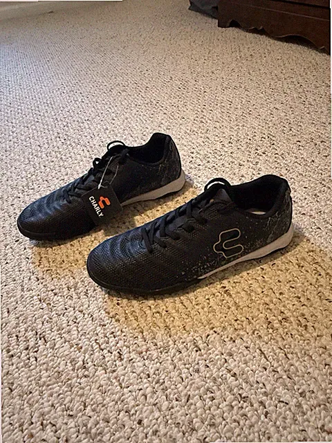 Charly Turf Soccer Shoes Men’s Size 9
