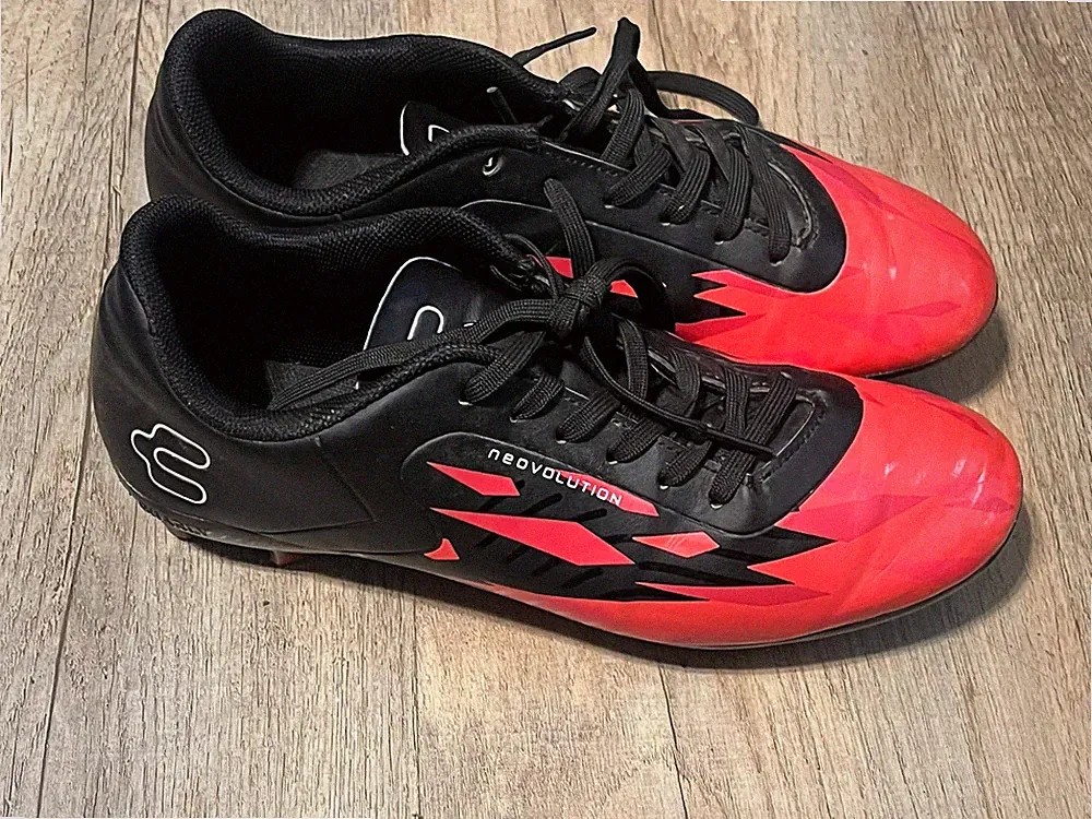 Charly Youth Kids Soccer Shoes Cleats Neovlution, Size 7